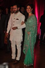Kareena Kapoor, Saif Ali Khan at Genelia D_Souza and Ritesh Deshmukh wedding reception in Hotel Grand Hyatt, Mumbai on 4th Feb 2012 (163).JPG